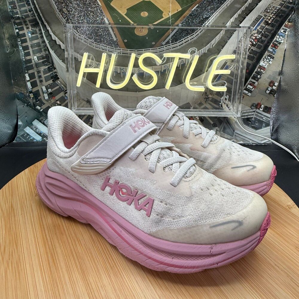 HOKA Kids' Preschool Clifton 10 Shoes Cream/Pink Size 3MD
